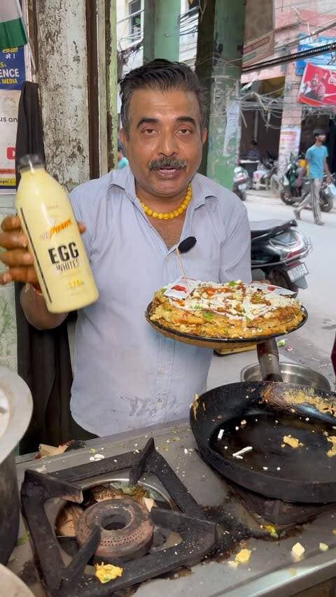 Bottle ke ande ka Omelette
Sikander Omelette Old Delhi Sita Ram Bazar
#Delhifood #foodreels #streetfood #indianfood #food