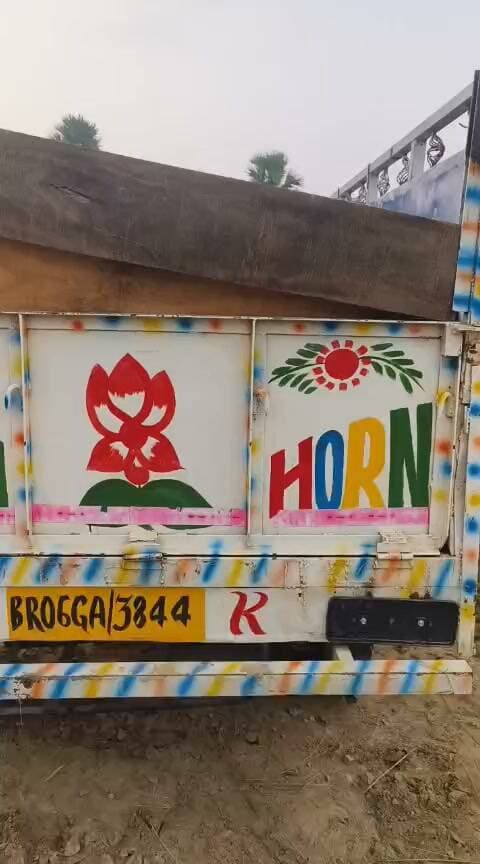 सोनबरसा थाना अंतर्गत एक पिकअप वाहन एवं एक मोटरसाइकिल के साथ कुल 5,400 बोतल (1,620 लीटर) नेपाली देशी शराब बरामद की गई। मौके से दो अभियुक्तों 1. नितेश मंडल, पिता- शत्रुध्न मंडल, ग्राम- भलुवाहा। 2. रवि कुमार, पिता- शिव शंकर राय, ग्राम- रामनगरा, दोनों थाना- कन्हौली, जिला- सीतामढ़ी को गिरफ्तार किया गया है l मामले में अग्रिम विधिसम्मत कार्रवाई की जा रही है।