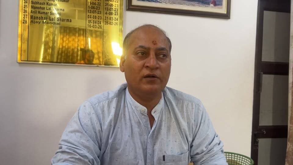 जवालामुखी मन्दिर प्रांगण में आगजनी से व्यक्ति की मौ*त मामले में मन्दिर अधिकारी का बड़ा एक्शन
**सिक्युरिटी इंचार्ज को निकाला गया शो कोज नोटिस
**सुनें क्या बोले मन्दिर अधिकारी अजय मण्डियाल - गौरव शर्मा के