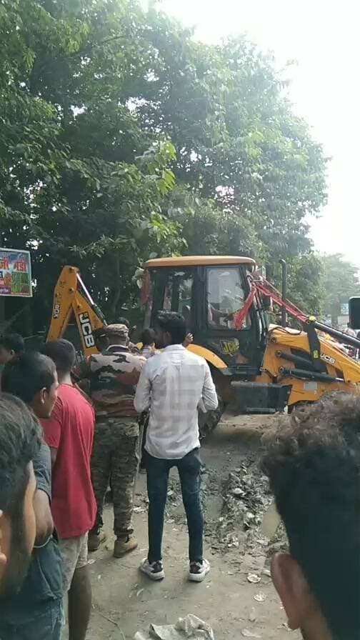 #दलसिंहसराय के बाजार समिति को उच्च न्यायालय के आदेश पर अतिक्रमण मुक्त करने के लिए अनुमंडल प्रशासन ने शुरू की कार्रवाई,पहले दिन SH-88 के दोनों ओर होगा अतिक्रमण मुक्त...
#Samastipur #Dalsinghsarai