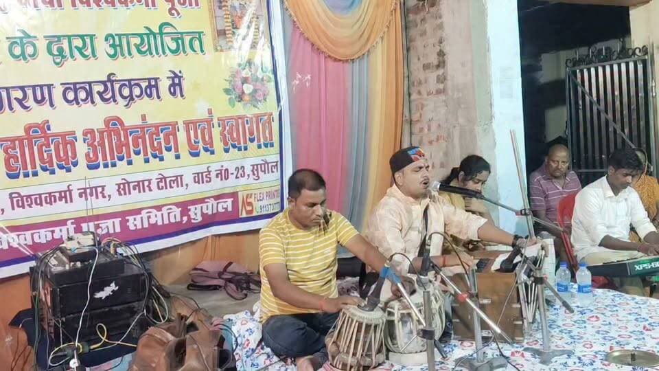 सोनार टोला विश्वकर्मा मंदिर में जागरण का आयोजन, बड़ी संख्या में श्रद्धालु हुए शामिल