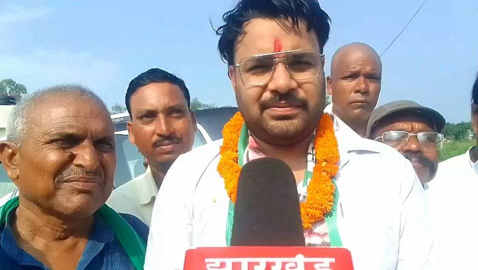 MMDR संशोधन बिल के विरोध में धरना, पहुंचे झामुमो नेता मानवेन्द्र प्रताप देव....। झारखंड दृष्टि न्यूज