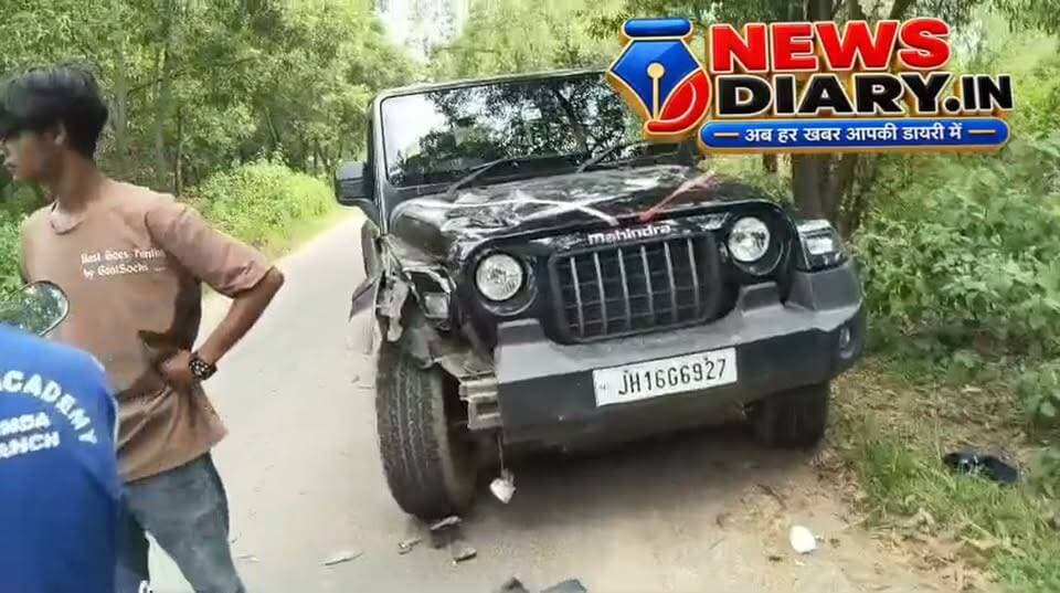 डोमचांच थाना क्षेत्र में थार और बाइक की जोरदार टक्कर में युवक के गंभीर रूप से घायल