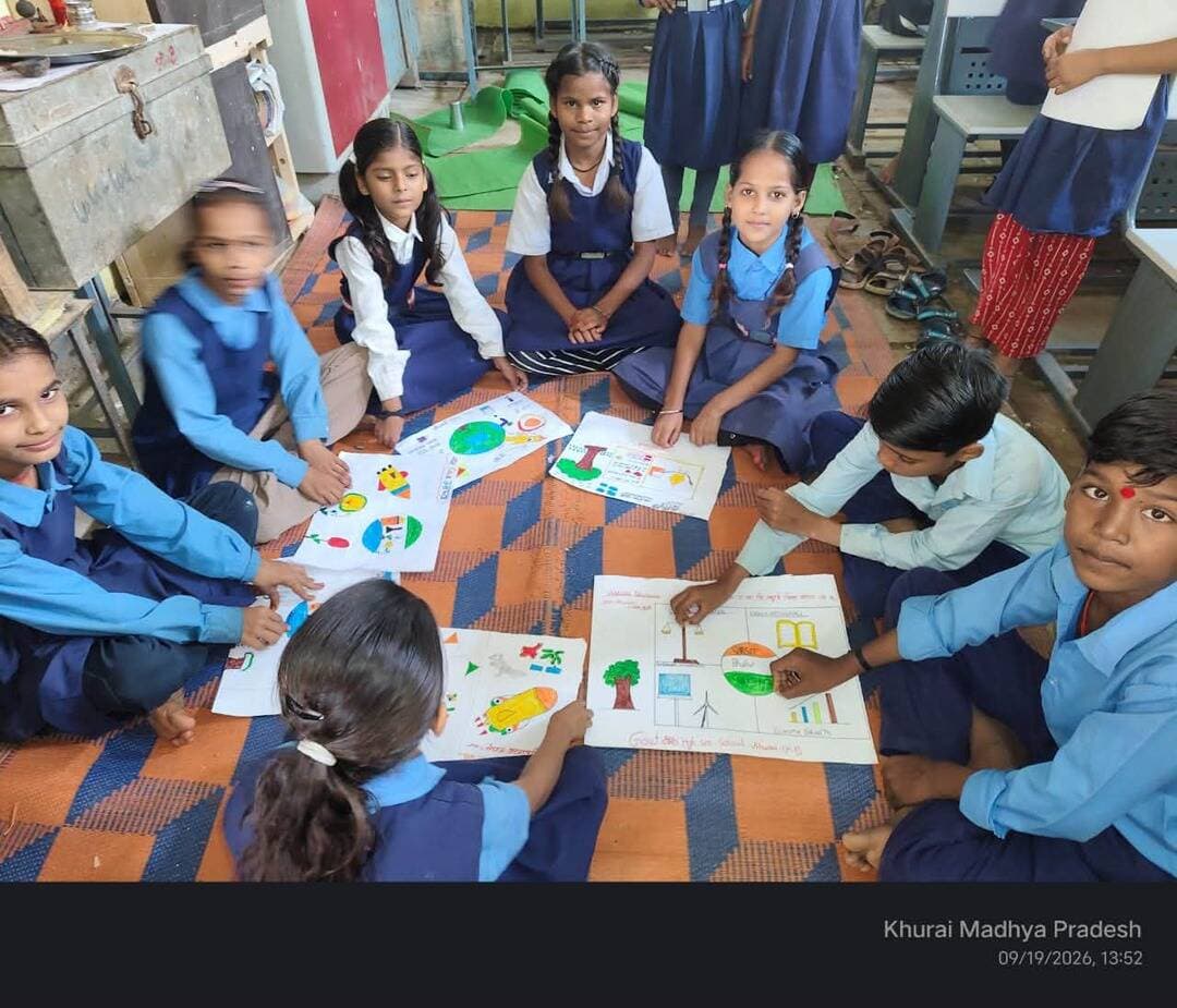 ➡️ सेवा संकल्प अभियान 2026
➡️ शासकीय कन्या उच्चतर माध्यमिक विद्यालय, खुरई में चित्रकला प्रतियोगिता
'सेवा संकल्प अभियान 2026' के अंतर्गत शासकीय कन्या उच्चतर माध्यमिक विद्यालय, खुरई में "मेरे सपनों का भारत" विषय पर चित्रकला प्रतियोगिता का सफल आयोजन किया गया। इसमें छात्राओं ने उत्साहपूर्वक भाग लेकर अपनी प्रतिभा और राष्ट्र के प्रति अपनी सकारात्मक सोच का उत्कृष्ट प्रदर्शन किया।
#jansamparkMP #sagar