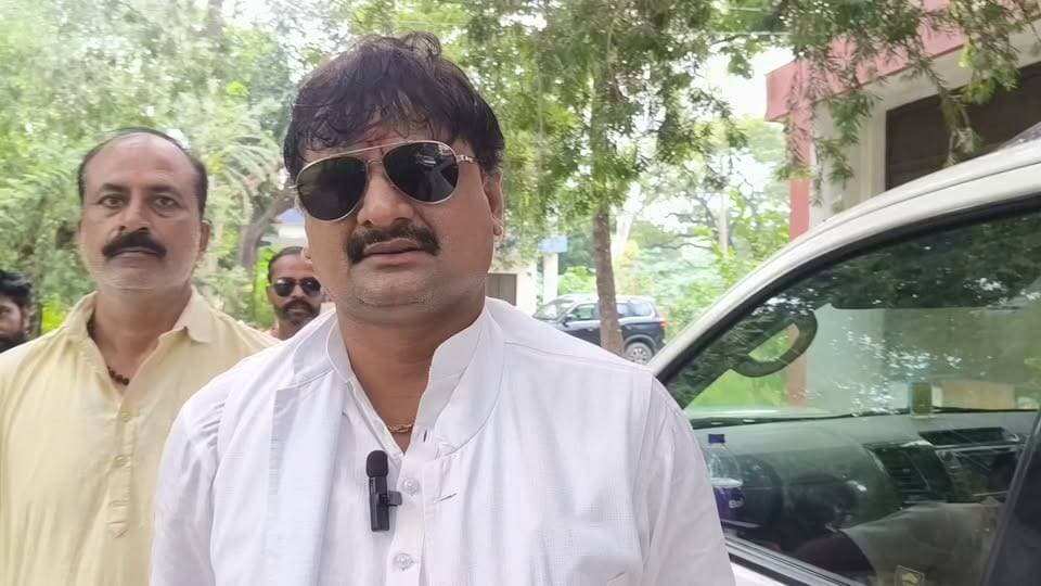 सपा के प्रदर्शन को लेकर बीजेपी नेता पुष्पेंद्र सिंह का बड़ा बयान, 2022 की तरह 2027 के चुनाव के पहले अधिकारियों पर दबाव बना रही सपा- पुष्पेंद्र
Akhilesh Yadav BJP INDIA Chief Minister Office Uttar Pradesh Samajwadi Party