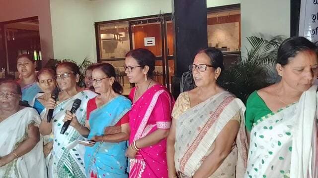 ছাইনিং গ্ৰীণ আছিয়ানা ৱেলফেয়াৰ ফাউণ্ডেচনৰ উদ্যোগত জুবিন বিহীন এবছৰ উপলক্ষে হিয়াৰ আমঠুলৈ শ্ৰদ্ধাঞ্জলি, অনুষ্ঠান অনুষ্ঠিত গ্ৰীণ আছিয়ানা ধাবাৰ সমীপত স্থাপিত প্ৰতিমূৰ্তিত এই কাৰ্যসূচী ৰূপায়ণ কৰা হয়।