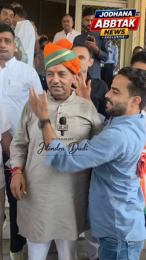 जोधपुर में महापौर की जंग तेज! भाजपा के प्रश्नचंद मेहता vs कांग्रेस के राजेंद्र सोलंकी, 25 सितंबर को होगा फैसला
#Jodhpur #JodhpurNews #JodhpurMayor #महापौर_चुनाव #जोधपुर_महापौर PrashanchandMehta RajendraSolanki BJP Congress RajasthanPolitics JodhpurNagarNigam नगरनिगम_चुनाव JodhpurPolitics RajasthanNews BreakingNews JodhanaAbbtakNews