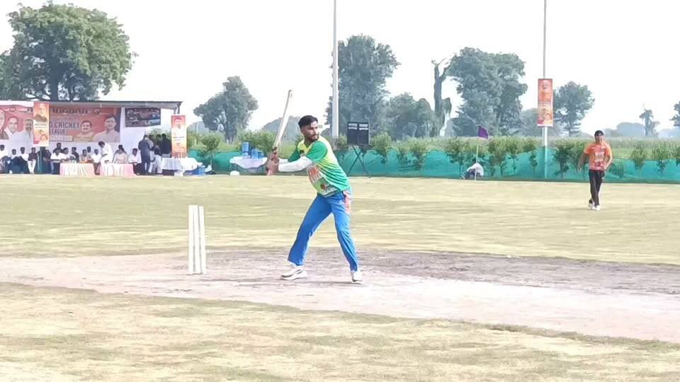 वन्दे भारत लाइव न्यूज़ : प्रवीण कुमार :बामनी खेड़ा में ‘नमो क्रिकेट लीग 2026’ का भव्य आगाज, चौके-छक्कों से गूंजा मैदान
नशे के खिलाफ खेलों से जागरूकता का संदेश, युवाओं ने दिखाया क्रिकेट प्रतिभा का दम