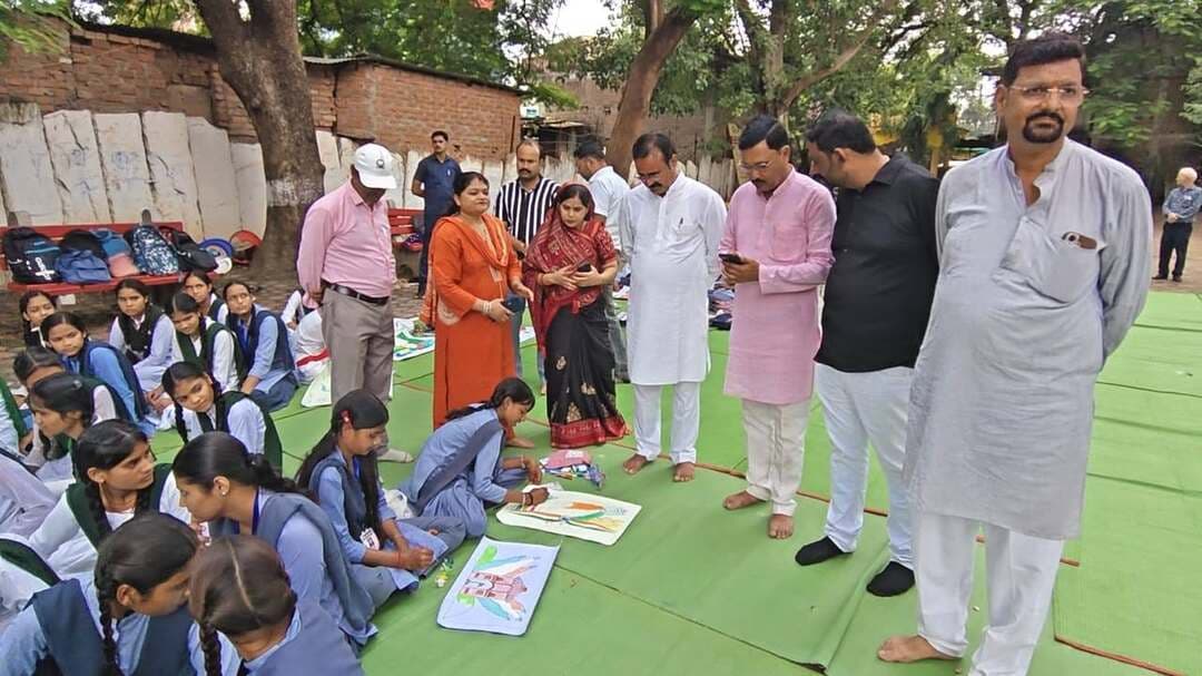 सेवा संकल्प अभियान के अंतर्गत मुंगावली विधायक श्री बृजेंद्र सिंह यादव ने पीएमश्री शासकीय कन्या उच्चतर माध्यमिक विद्यालय, मुंगावली में आयोजित चित्रकला एवं भाषण प्रतियोगिता में सहभागिता की।
Brijendra Singh Yadav
#सेवा_संकल्प_अभियान
#ashoknagar