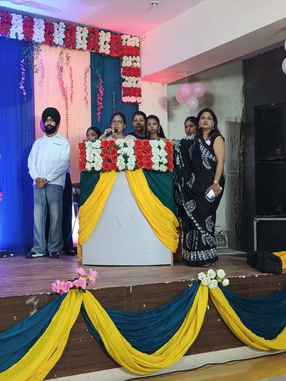 एसडी इंस्टीटूट आफ मैनेजमेंट एंड टेक्नालाजी जगाधरी में फ्रेशर पार्टी का आयोजन
एसडी इंस्टीटूट आफ मैनेजमेंट एंड टेक्नालाजी जगाधरी में फ्रेशर पार्टी का आयोजन किया गया, कार्यक्रम की शुरुआत इंस्टीट्यूट की निर्देशिका डॉ. शैली गुप्ता द्वारा माँ सरस्वती के आशीर्वाद और दीप प्रज्वलन के साथ हुई। जो भारतीय संस्कृति में ज्ञान और प्रकाश का प्रतीक माना जाता है। इस शुभारंभ ने पूरे कार्यक्रम को गरिमा प्रदान की। इसके बाद स्वागत भाषण दिया गया और फ्रेशर्स का एसडी परिवार में औपचारिक स्वागत किया गया . यह आयोजन न केवल विद्यार्थियों के लिए एक स्वागत समारोह था, बल्कि उनके लिए एक यादगार अनुभव भी बन गया। इस भव्य आयोजन का उद्देश्य नए विद्यार्थियों को कॉलेज के वातावरण से परिचित कराना और उन्हें एक सकारात्मक और प्रेरणादायक माहौल देना था। छात्रों ने मनमोहक नृत्य प्रस्तुतियों के साथ अपने नृत्य कौशल का प्रदर्शन किया। विद्यार्थियों ने रंगारंग नृत्य, संगीत और नाट्य प्रस्तुतियों से सभी का दिल जीत लिया। एकल, युगल और समूह नृत्य ने दर्शकों को मंत्रमुग्ध कर दिया और कार्यक्रम में चार चाँद लगा दिए।
डॉ. शैली गुप्ता ने इस मौके पर विद्यार्थियों को उनके शैक्षणिक और व्यक्तिगत जीवन में अनुशासन और कड़ी मेहनत का महत्व समझाया। उन्होंने विद्यार्थियों को संबोधित करते हुए कहा, “आपकी शिक्षा केवल किताबी ज्ञान तक सीमित नहीं होनी चाहिए। जीवन के हर पहलू में अनुशासन और समर्पण की आवश्यकता होती है। यही वे गुण हैं, जो आपको जीवन में सफल बनाएंगे।” उन्होंने कहा की सभी छात्रों को अनुशासन में रह कर ही अपनी पढ़ाई करना चाहिए तथा प्रायोगिक शिक्षा पर ज्यादा ध्यान देना चाहिए और अपने जीवन में उन्नति के शिखर पर पहुंचना चाहिए। विद्यार्थियों के लिए यादगार अनुभव इस आयोजन ने नए विद्यार्थियों को कॉलेज के माहौल से परिचित कराया और उन्हें एक प्रेरणादायक और सकारात्मक दृष्टिकोण दिया। विद्यार्थियों ने इस अवसर पर कहा, “यह पार्टी हमारे लिए बेहद खास थी। हमें यहां न केवल नए दोस्त मिले, बल्कि हम कॉलेज के शिक्षकों और अन्य वरिष्ठों से भी परिचित हुए। यह हमारे लिए एक यादगार अनुभव रहा।” फ्रेशर पार्टी के इस आयोजन ने विद्यार्थियों के जीवन में एक नई शुरुआत की, जिसमें उन्हें कॉलेज के वातावरण, शिक्षकों और सहपाठियों के साथ जुड़ने का मौका मिला। यह अनुभव उनके लिए एक मजबूत नींव बनेगा, जिस पर वे अपने भविष्य का निर्माण करेंगे । इस मौके पर संस्था प्रबंधन समिति के सदस्यों ने विद्यार्थियो को आशीर्वाद दिया व उज्ज्वल भविष्य की कामना की।