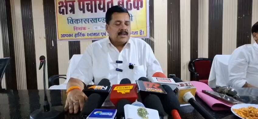 चम्पावत : पुनौली कृषि उपकरण प्रकरण की जांच में आरोपों की पुष्टि नहीं, भौतिक सत्यापन में मौके पर मिले सभी उपकरण
शिकायतों की निष्पक्ष जांच और योजनाओं में पारदर्शिता प्रशासन की सर्वोच्च प्राथमिकता: जिलाधिकारी
लोहाघाट विधायक खुशाल सिंह अधिकारी ने जांच के संबंध में कहा कि शिकायतों की निष्पक्ष एवं ईमानदारी से जांच होने से वास्तविक तथ्य सामने आते हैं और व्यवस्थाओं में पारदर्शिता बनी रहती है। उन्होंने निष्पक्ष जांच के लिए सहायक परियोजना निदेशक विम्मी जोशी की सराहना की।