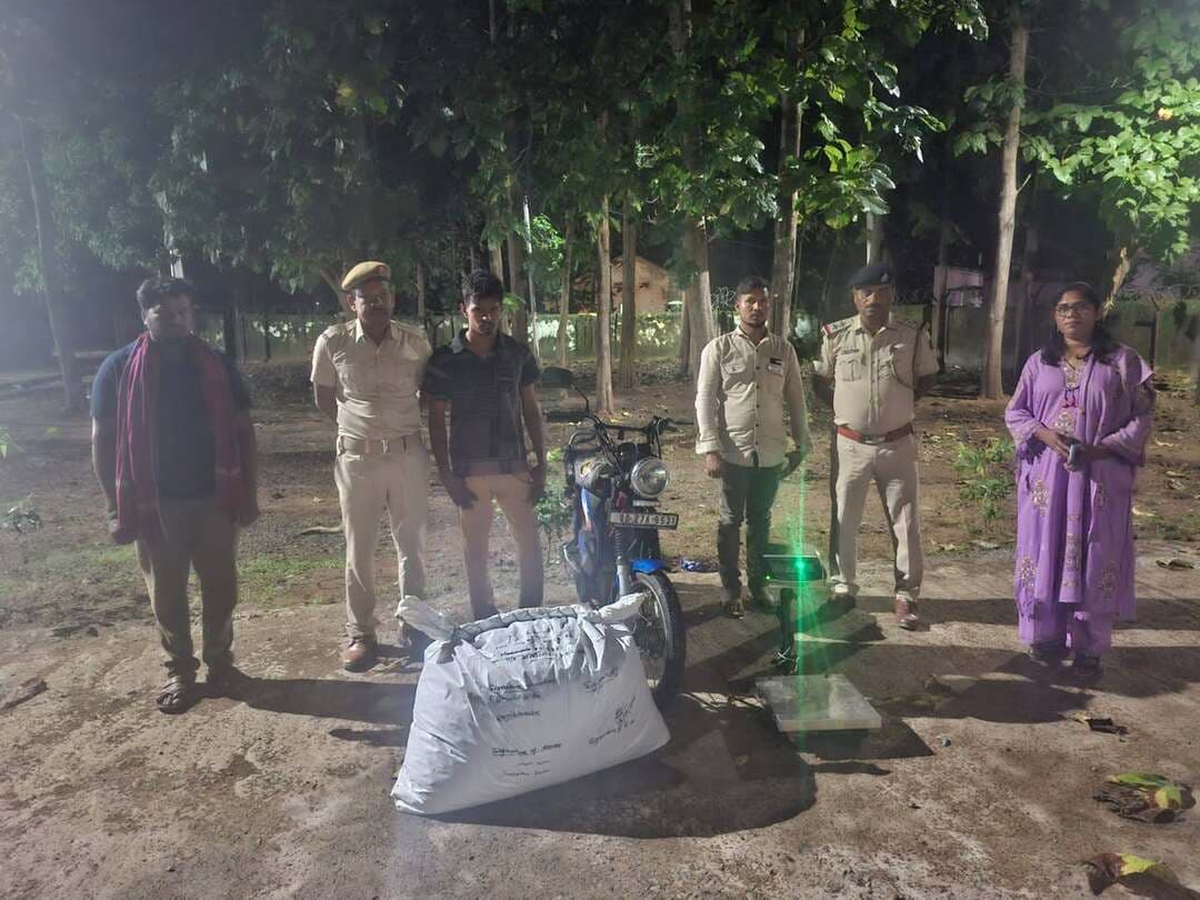 ମନମୁଣ୍ଡା ପୋଲିସ ଦ୍ୱାରା ୨୫ କେଜିରୁ ଊର୍ଦ୍ଧ୍ୱ ଗଞ୍ଜେଇ ଜବତ, ଜଣେ ଗିରଫ
#BoudhPolice #ManamundaPolice #OdishaPolice #AntiNarcotics #CrimeUpdate