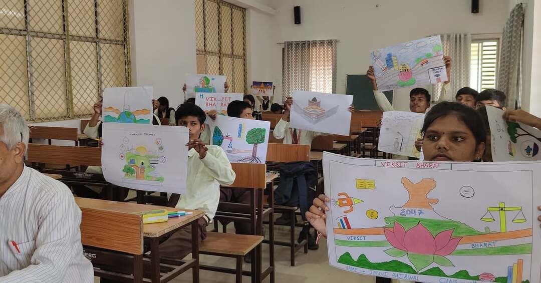 सेवा संकल्प अभियान के अंतर्गत चित्रकला प्रतियोगिता में विद्यार्थियों में दिखा उत्साह
===
जिले की 700 से अधिक माध्यमिक ,हाई स्कूल तथा हायर सेकेंडरी विद्यालयों में चित्रकला प्रतियोगिता का हुआ आयोजन
==
मेरे सपनों का भारत थीम पर चित्रकला प्रतियोगिता का हुआ आयोजन
===
विकसित भारत की संकल्पना पर आधारित चित्रकला प्रतियोगिता का आयोजन जिले की सभी शासकीय शासकीय माध्यमिक स्कूल हाई स्कूल तथा हायर सेकंडरी विद्यालय में चित्रकला प्रतियोगिता का आयोजन किया गया।