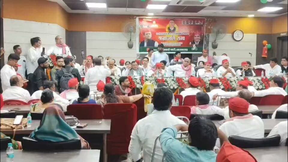 #सांसद #धर्मेंद्र यादव ने स्व.इशदक्त यादव की 27वीं पुण्यतिथि पर श्रद्धांजलि देते हुए कहा कि गरीबों किसानों और मजलूमों की आवाज थे इशदक्त