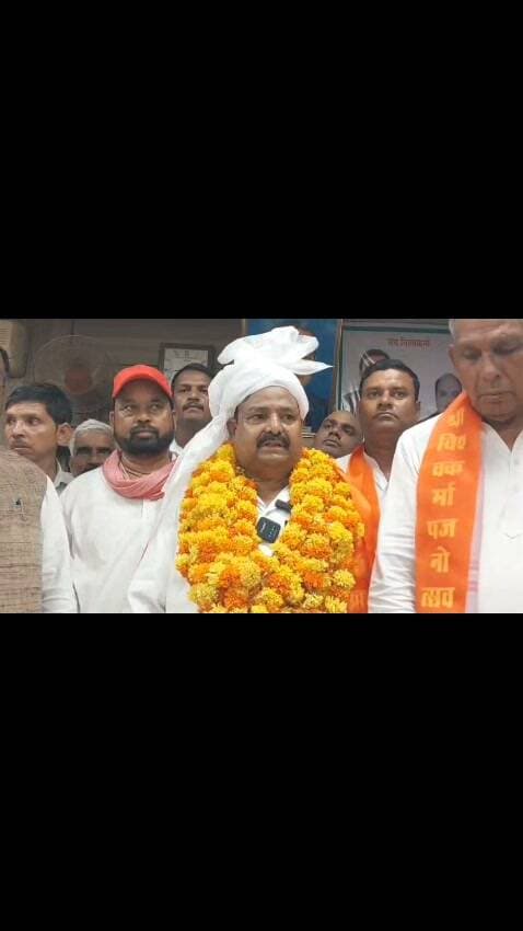 #गाजीपुर जिला पंचायत सभागार में शनिवार को सार्वजनिक विश्वकर्मा पूजा समारोह का आयोजन किया गया। समारोह में वक्ताओं ने भगवान विश्वकर्मा के पूजन के साथ समाज को संगठित और मजबूत करने पर जोर दिया। #GhazipurNews
