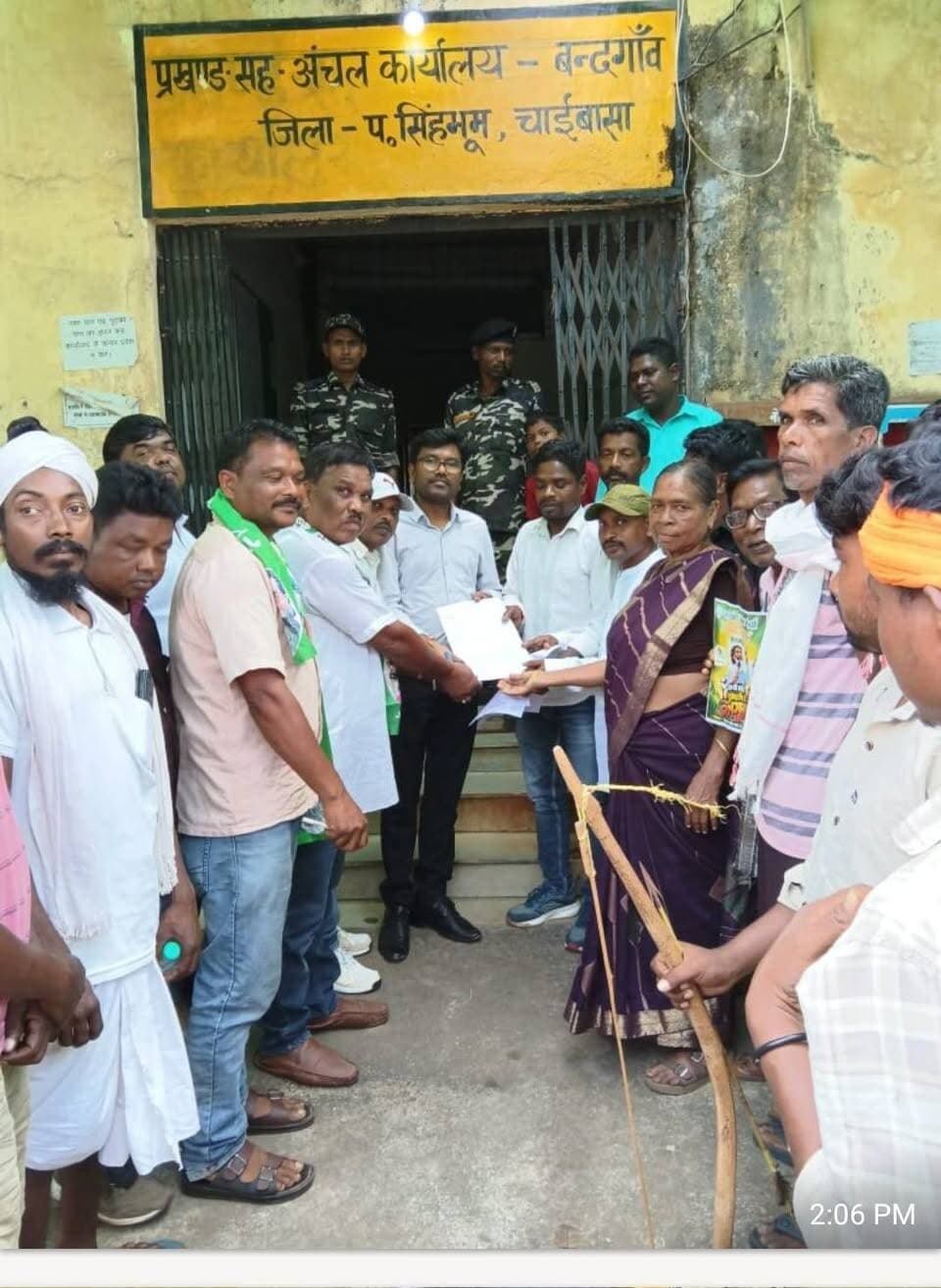बंदगांव प्रखंड कार्यालय परिसर में MMDR बिल के विरोध में एक दिवसीय महाधरना
#citilivejharkhand #nonfollowers #jmmjharkhand