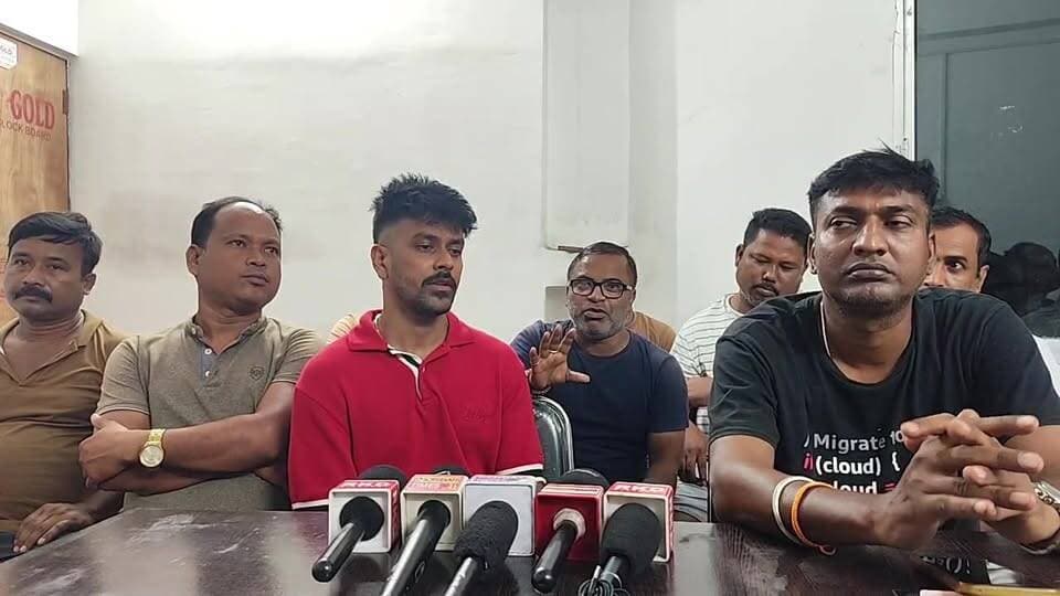 🔴 সমস্ত জল্পনার অবসান! খড়িবাড়ি সবুজ ওয়েলফেয়ারের দুর্গাপুজো নিয়ে ক্লাব কর্তৃপক্ষের বড় ঘোষণা—কী বলছেন উদ্যোক্তারা, শুনুন সরাসরি।
