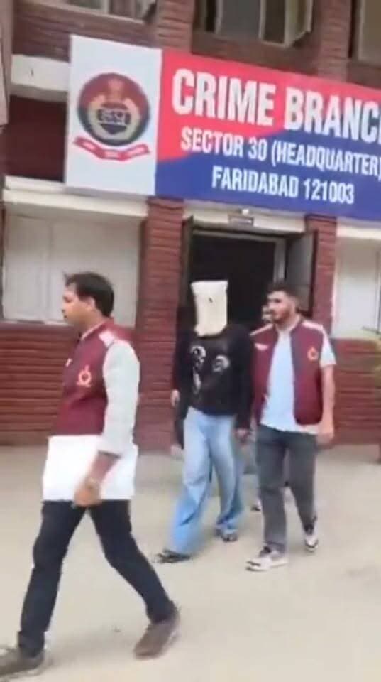 सेक्टर 12 कोर्ट में चेकिंग के दौरान युवक के बैग में निकला देसी कट्टा...
आरोपी अभिषेक और वंश राठी को क्राइम ब्रांच 30 ने किया गिफ्तार