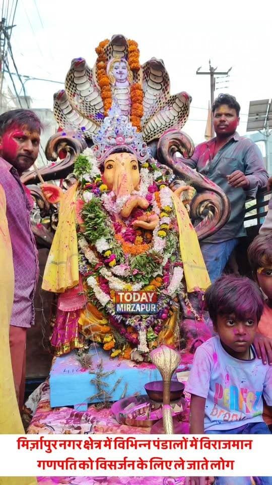 मिर्जापुर में धूमधाम से हुई गणपति बप्पा की विदाई। क्या आपने भी इस साल विसर्जन में हिस्सा लिया? कमेंट्स में 'जय श्री गणेश' लिखें। #MirzapurDiaries #GaneshVisarjan #BappaMorya #TodayMirzapur