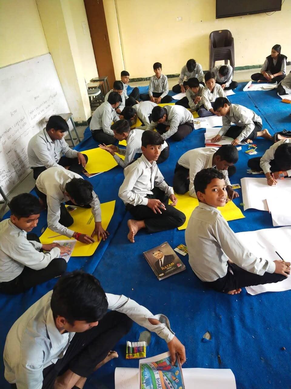 जिले में सेवा संकल्प अभियान का आयोजन 17 सितंबर से 17 अक्टूबर तक किया जा रहा है ज़िले में अभियान के अंतर्गत मेरे सपनों का भारत विषय पर पहले चरण में 19 सितंबर को विद्यालय स्तर पर चित्रकला/भाषण प्रतियोगिता का आयोजन किया गया l
#सेवा_संकल्प_अभियान
#मंदसौर
#Mandsaur