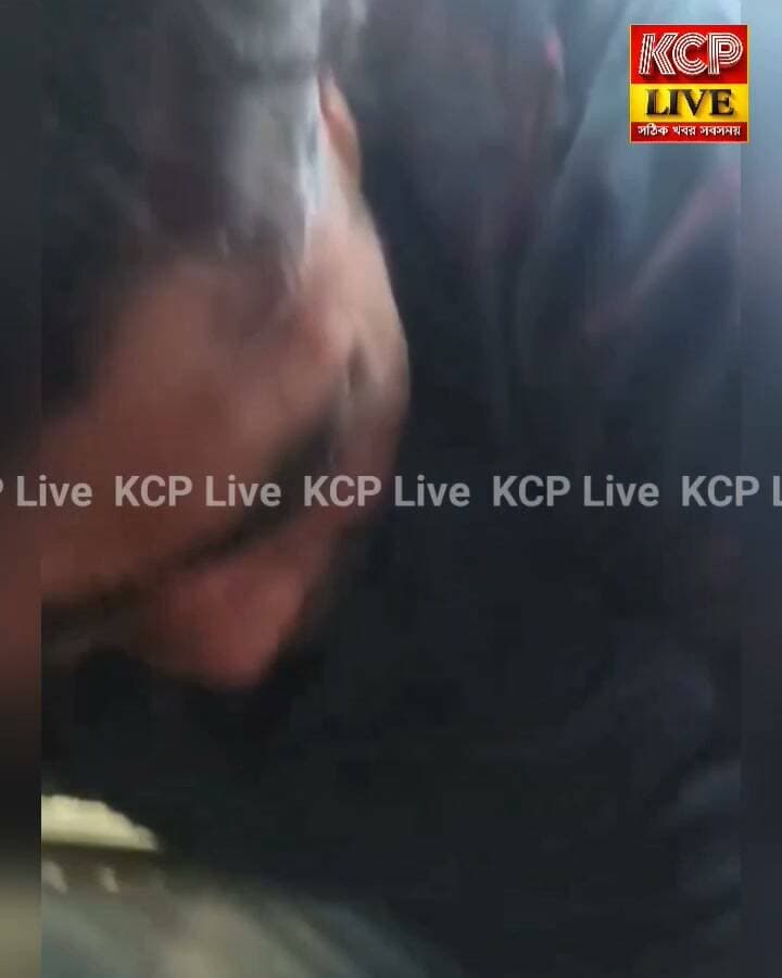 শিলচর-আগরতলা এক্সপ্রেস ট্রেনে কুমারঘাট স্টেশন এলাকায় মহিলার কাছ থেকে মোবাইল চুরি করতে গিয়ে হাতেনাতে ধরা পড়ে অভিযুক্ত! তার নাম সেলিম উদ্দিন, বাড়ি আসাম।
#dharmanagar #kanchanpur #panisagar #Kadamtala #kailashahar #churaibari #BreakingNews #khowai #agartala #tripura