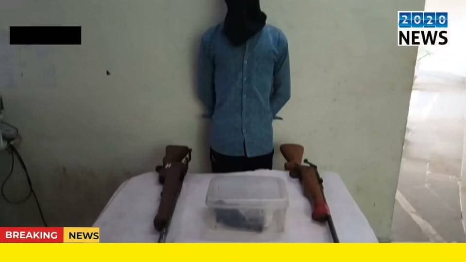 पटना के नौबतपुर स्थित गोनवा में पुलिस ने छापेमारी करते हुए हथियार के साथ एक बदमाश को किया गिरफ्तार, राइफल, कारतूस के साथ कई हथियार पुलिस ने किया जब्त. #PatnaNaubatpur #Weaponsseized #Criminalarrested #viralvideo #trendingpost #BiharPolice