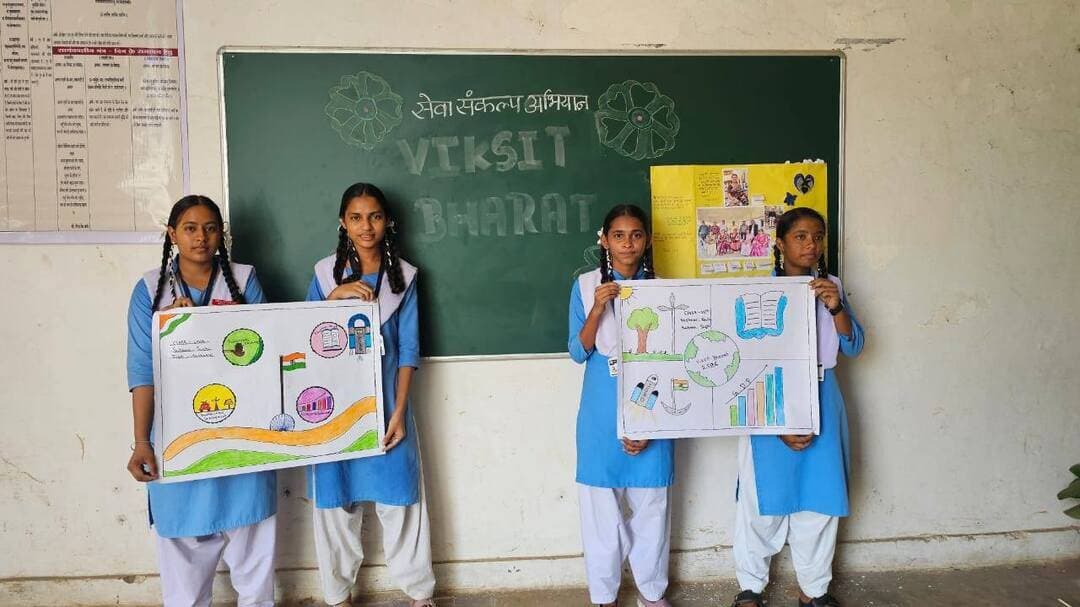 “मेरे सपनों का भारत” – बच्चों की कल्पनाओं में विकसित भारत की तस्वीर
जिले के विद्यालयों में आयोजित ड्राइंग एवं भाषण प्रतियोगिता में विद्यार्थियों ने उत्साहपूर्वक भाग लिया। बच्चों ने अपनी कला और विचारों के माध्यम से प्रधानमंत्री श्री नरेन्द्र मोदी के सेवा कार्यों तथा ‘विकसित भारत’ की संकल्पना को कैनवास पर रचनात्मक रूप से प्रस्तुत किया।
#सेवा_संकल्प_अभियान #सेवा_चित्र #SevaSankalpAbhiyan #SevaSankalp #JanSeva #JanBhagidari #ViksitChhattisgarh #SevaSeVikas #sevasankalpabhiyan #modiat25 #vishnubhaiya
CMO Chhattisgarh DPR Chhattisgarh