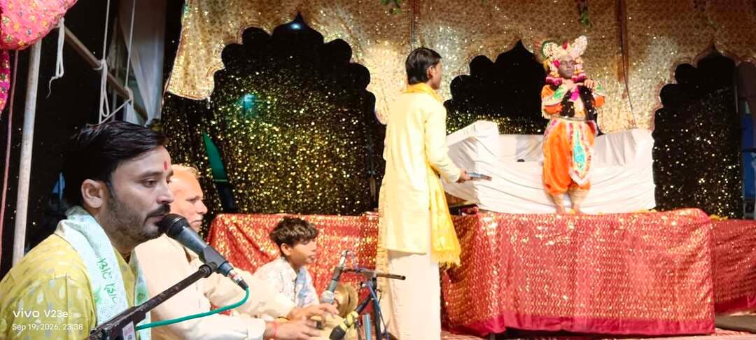 गणेश चौक स्थित गणपति गजानंद मंशापूर्ण गणेश मंदिर में रासलीला का आयोजन।