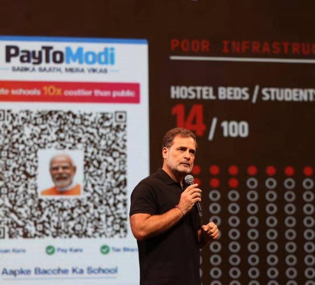 छात्रों की गूंज' कार्यक्रम में बोले राहुल- सिस्टम को स्टूडेंट नहीं, अंधभक्त चाहिए।
दैनिक वीरधरा राजस्थान।
इंदौर। मध्य प्रदेश के इंदौर में शनिवार को 'छात्रों की गूंज' कार्यक्रम का आयोजन हुआ। इस दौरान छात्रों से बात करते हुए राहुल गांधी ने कहा कि "सिस्टम को स्टूडेंट नहीं, अंधभक्त चाहिए"। उनका कहना था कि छात्र जिज्ञासु होता है, वह सवाल करता है, वजह जानना चाहता है। इसी वजह से वह सिस्टम से जवाब मांगता है।