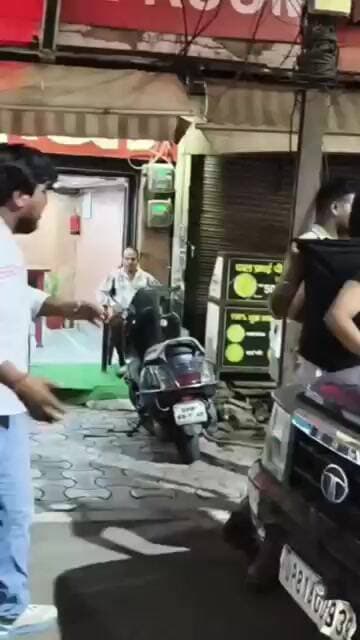 पुलिस से झगड़ना युवकों को पड़ा भारी