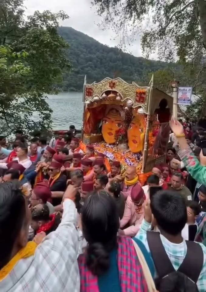 नैनीताल: मां नंदा/सुनंदा का डोला आज निकला शहर भ्रमण को लोगों ने लिया आशीर्वाद..
Nainital - The City Of Lakes 𝑭𝒐𝒍𝒍𝒐𝒘𝒆𝒓𝒔. Rudrapur online Nainital Police