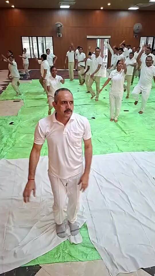 RPF Raising Day पर RPF ने किया एक दिवसीय योगाभ्यास, योग गुरु ने बताए नियमित योग के फायदे
#citilivejharkhand #rpf_india #yogaeveryday