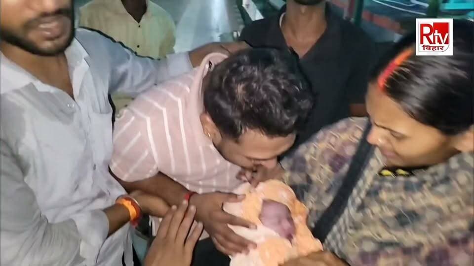 बेगूसराय में डॉक्टर की लापरवाही के कारण एक मासूम बच्चे की गई जान बच्चों की मां आईसीयू में भर्ती