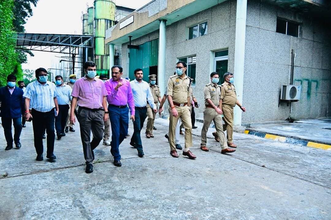 बाराबंकी: कुर्सी इंडस्ट्रियल एरिया में फेयर एक्सपोर्ट स्लॉटर यूनिट पर DM-SP का औचक निरीक्षण, ETP और श्रमिक सुविधाओं की हुई जांच
बाराबंकी के कुर्सी में फेयर एक्सपोर्ट यूनिट पर DM-SP का औचक निरीक्षण, ETP, जल शुद्धता और श्रमिक हितों की समीक्षा, पर्यावरण मानकों के पालन के निर्देश। #Barabanki #DMBarabanki #FairExport