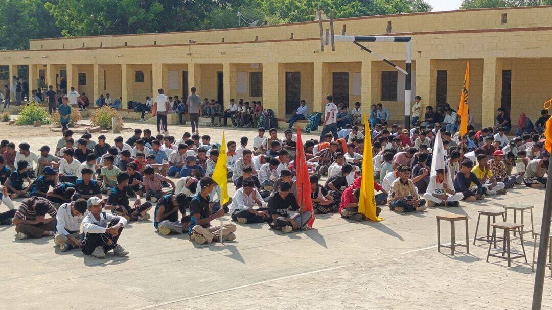मोहनगढ़ स्थित शहीद राजेंद्र सिंह राजकीय उच्च माध्यमिक विद्यालय मोहनगढ़ खेल मैदान में 70 वीं जिला स्थरीय क्रिकेट प्रतियोगिता का हुआ शुभारम्भ....
<nis:link nis:type=tag nis:id=jaisalmer nis:value=jaisalmer nis:enabled=true nis:link/> <nis:link nis:type=tag nis:id=barmer nis:value=barmer nis:enabled=true nis:link/> <nis:link nis:type=tag nis:id=bikaner nis:value=Bikaner nis:enabled=true nis:link/> <nis:link nis:type=tag nis:id=jodhpur nis:value=jodhpur nis:enabled=true nis:link/>