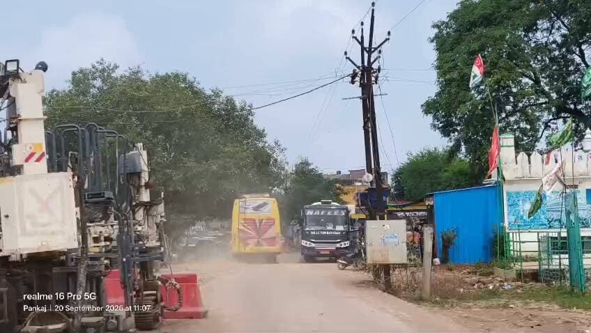 चित्रकूट ब्रेकिंग- मझगवां बस स्टैंड में बसों के प्रवेश होने के बाद भी नहीं होती रफ़्तार धीमी, राहगीरों को मौत का दावत देते चालाक द्वारा ओवर स्पीड में बसों को चलाया जाता है... बस की स्पीड देख राहगीर सड़क छोड़ दूर भागने को मजबूर... लेकिन बस की रफ्तार धीमी होने को तैयार नहीं... ।