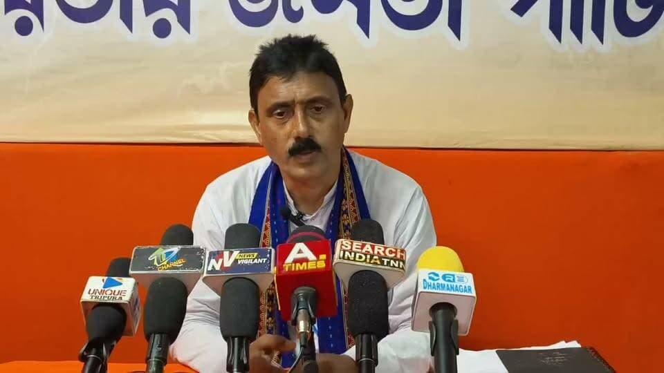 ধর্মনগর বিধানসভা এলাকার বিভিন্ন চলমান উন্নয়ন প্রকল্প, পরিকাঠামো নির্মাণ এবং ভবিষ্যৎ পরিকল্পনার অগ্রগতি নিয়ে সাংবাদিক সম্মেলন করলেন ধর্মনগর বিধানসভা কেন্দ্রের বিধায়ক জহর চক্রবর্তী।
#dharmanagar #kanchanpur #panisagar #Kadamtala #kailashahar #churaibari #BreakingNews #khowai #agartala #tripura