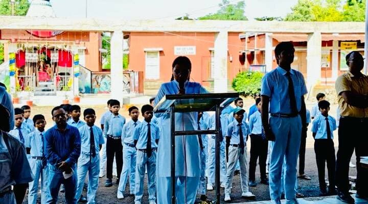 राष्ट्रीय पोषण माह के तहत जवाहर नवोदय विद्यालय में 530 विद्यार्थियों को संतुलित आहार, स्वच्छता एवं स्वस्थ जीवनशैली के प्रति जागरूक किया गया।
विद्यार्थियों ने पौष्टिक भोजन अपनाने और ‘सुपोषित भारत’ के निर्माण में योगदान देने का संकल्प लिया।
#RashtriyaPoshanMaah #PoshanAbhiyan #SuposhitBharat #Janseva