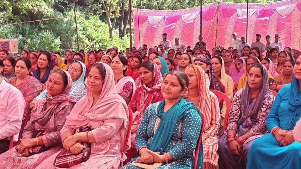 पर्यटन मंत्री एवं नगरोटा बगवां के विधायक आर.एस. बाली सेरा थाना में आयोजित कार्यक्रम में मुख्य अतिथि के रूप में हुए शामिल। देखिए कार्यक्रम की लाइव तस्वीरें और सुनिए, उन्होंने क्या कहा।
#RSBali #नगरोटाबगवां #पर्यटनमंत्री #हिमाचलप्रदेश #सेराथाना #HimachalNews #KangraNews #NagrotaBagwan #Tourism #HimachalPradesh #LiveUpdate #LiveNews #BreakingNews #Himachal #Kangra #EkNazarHimachalNews