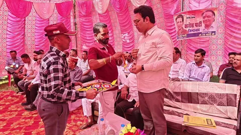 पर्यटन मंत्री एवं नगरोटा बगवां के विधायक आर.एस. बाली सेरा थाना में आयोजित कार्यक्रम में मुख्य अतिथि के रूप में हुए शामिल। देखिए कार्यक्रम की लाइव तस्वीरें।
#RSBali #नगरोटाबगवां #पर्यटनमंत्री #हिमाचलप्रदेश #सेराथाना #HimachalNews #KangraNews #NagrotaBagwan #Tourism #HimachalPradesh #LiveUpdate #LiveNews #BreakingNews #Himachal #Kangra #EkNazarHimachalNews