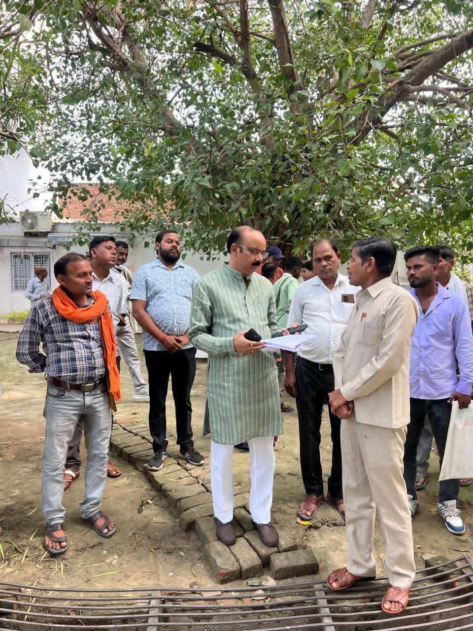 शाहजहांपुर-भाजपा सांसद अरुण सागर ने कार्यालय पर आए प्रिय की सुनी समस्याएं, सांसद ने संबंधित अधिकारियों से फोन पर वार्ता कर समस्याओं का सामाधान कराने के दिए निर्देश।