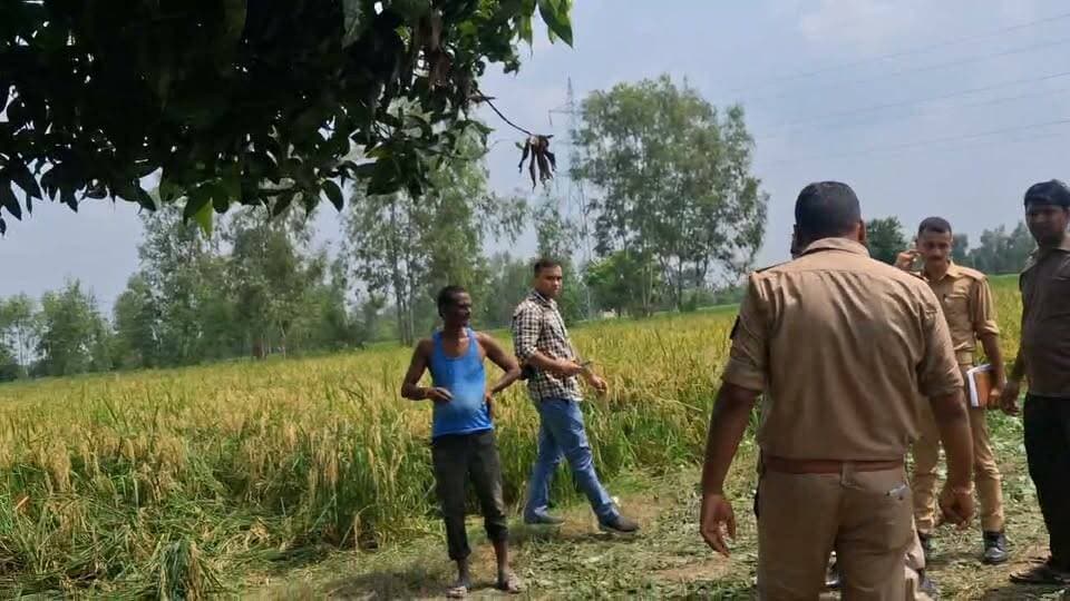 Sambhal प्रेमी जोड़े ने अपनी जीवन लीला की समाप्त परिजनों में मातम का माहौल पुलिस घटना की जाँच में जुटी बनियाठेर थाना इलाके की घटना।
#viralreelschallenge #chandausinews
