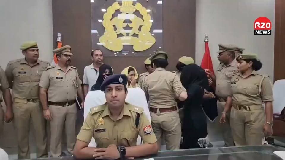 IPS कृष्ण कुमार विश्नोई ने बिजनौर में हनी ट्रेप गिरोह का पर्दाफाश किया है PC के दौरान रोते हुए हंगामा करने लगी महिला आरोपी।