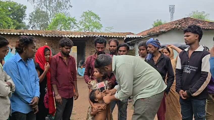 *बकहो नगर परिषद में भीषण आक्रोश: 25 वर्षीय युवा रवि बसोर की हत्या का आरोप, परिजनों और जनता ने मुख्यमंत्री डॉ. मोहन यादव से लगाई न्याय* *👉रवि बसोर की बिटिया प्रदेश के मुखिया मुख्यमंत्री जी से मांग रही न्याय पिता के हत्यारो का एनकाउंटर हो बकहो के सभी नगरवासियों की मांग*
