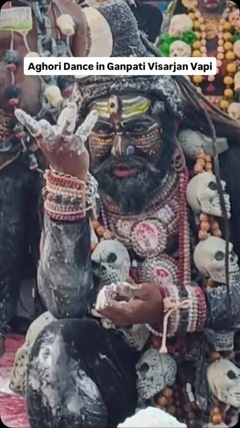 Aghori Dance in Ganpati Visarjan Chala Vapi! Shree Saraswati Yuvak mandal, Chala dungar falia Vapi. @shree_saraswati_yuvak_mandal
Follow @aapnu_vapi For More