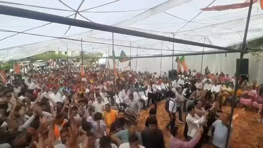 धूमल के गृह जिले हमीरपुर में लगे नारे— ‘हमारा मुख्यमंत्री कैसा हो, जयराम ठाकुर जैसा हो’…