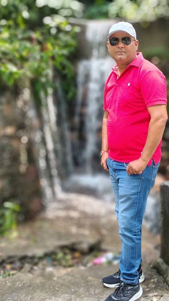 ✍️✍️
जल कर कुंदन बनना है,,
खुद की ही अब सुनना है,,
हवाओं का रुख मोड़ने को,,
तूफानों से अब लड़ना है,,
🔥✍️बेबाक✍️🔥