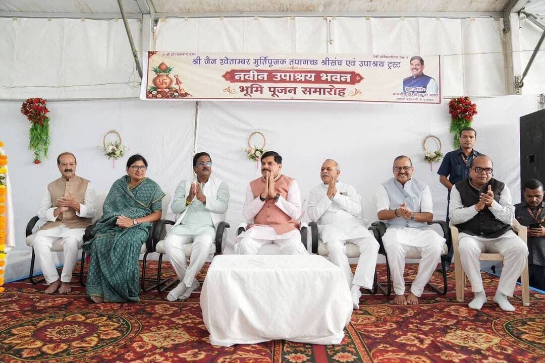 🔸हम जो कार्य कर रहे हैं, वह ईश्वर की इच्छा से होता है- मुख्यमंत्री डॉ. यादव
🔸मुख्यमंत्री डॉ. यादव श्री जैन श्वेताम्बर मंदिर में नवीन उपाश्रय भवन के भूमिपूजन कार्यक्रम में हुए शामिल
🔸भगवान श्री शीतलनाथ स्वामी के दर्शन-पूजन कर नवीन उपाश्रय भवन निर्माण के लिए किया भूमिपूजन
Jansampark Madhya Pradesh Collector Office Ujjain CM Madhya Pradesh @टॉप फ़ैन Department of Religious trusts & Endowments, MP JDjansampark Ujjain