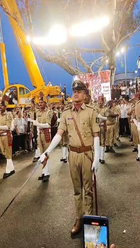 ગોધરા ગણેશ વિસર્જન માં ગણપતિ દાદા ને આપવામાં આવ્યું ગાર્ડ ઓફ ઓનર.