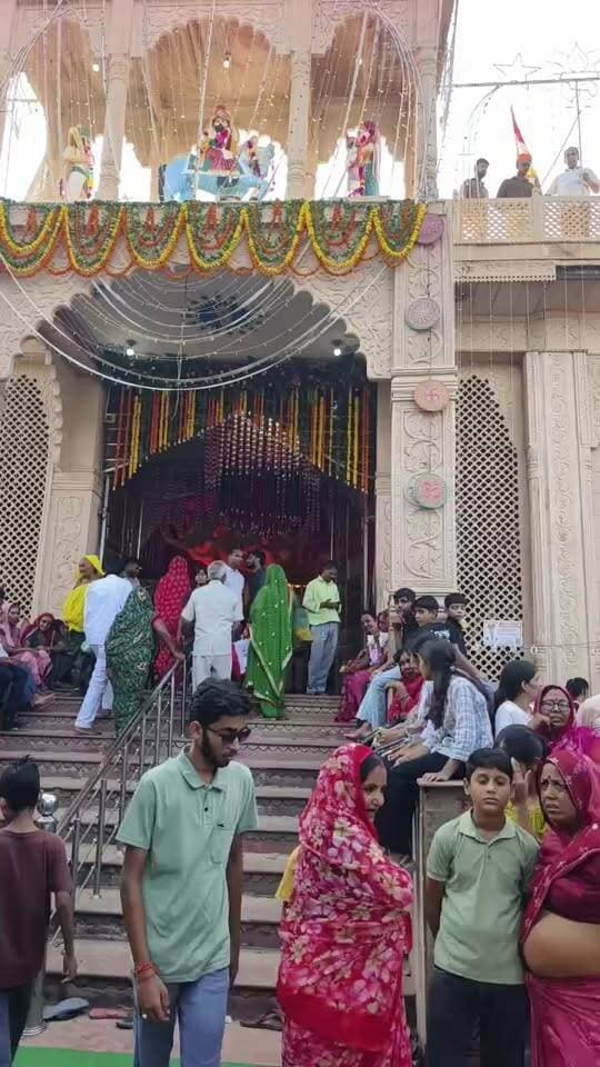 मंदिर से लाइव